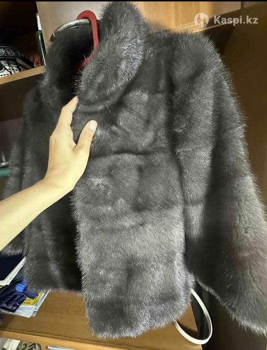 Продам женскую шубу