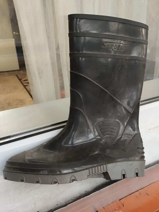 Продам резиновые сапоги