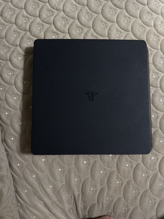 Продам пс4 слим 1000 гб в отличном состояние