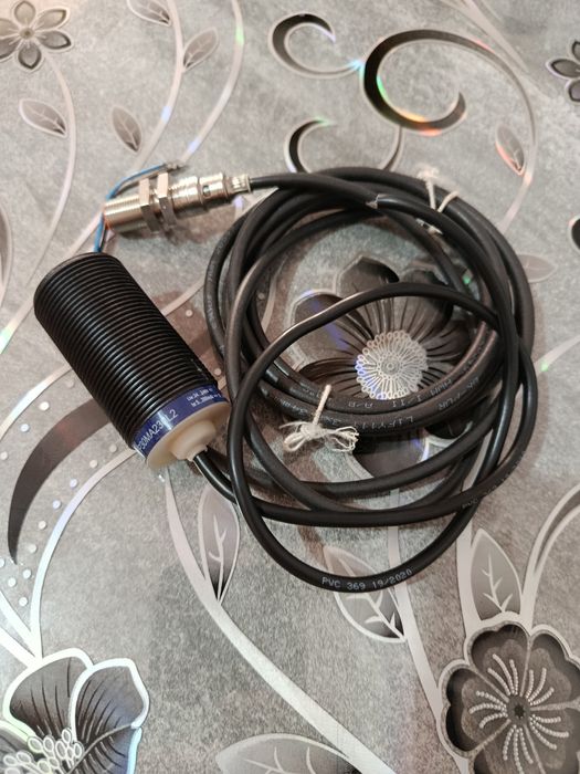 Senzor magnetic și inductiv