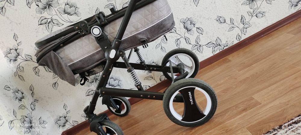 Коляска.в отличном состоянии