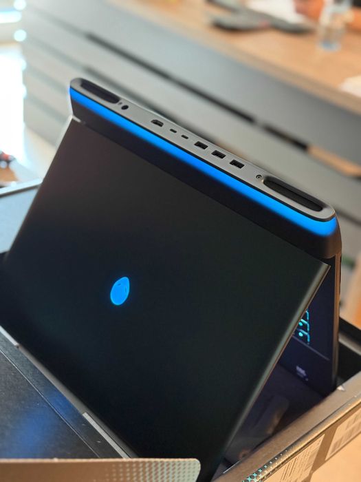 Laptop Dell Alienware 18 Area-51 Ultra 9 64GB NVIDIA RTX 5090 24GB 2TB