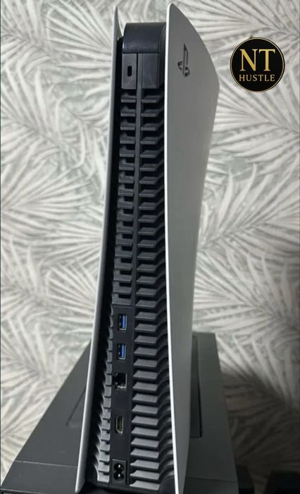 Продам пс5 новая