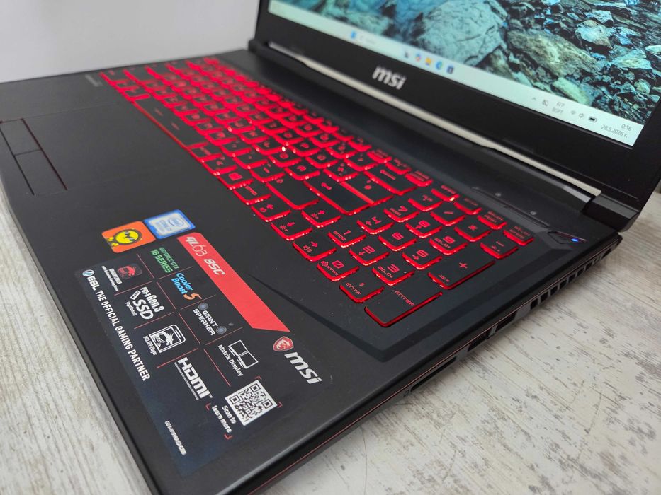 8GB RAM GTX 1650 4GB Core i7-8750H 15.6" FULL HD геймърски лаптоп MSI GL63 8SC