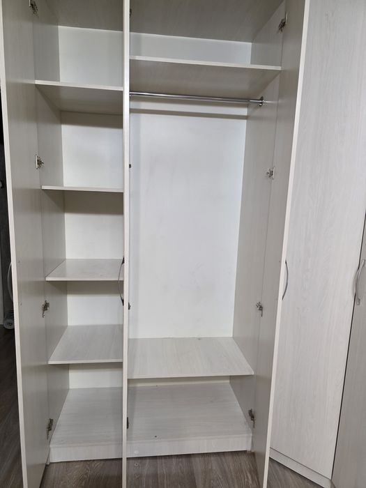 Продается шкаф плательный