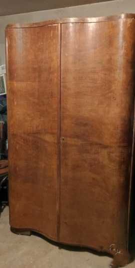 Стар двукрилен гардероб от масив на 80-90г.
