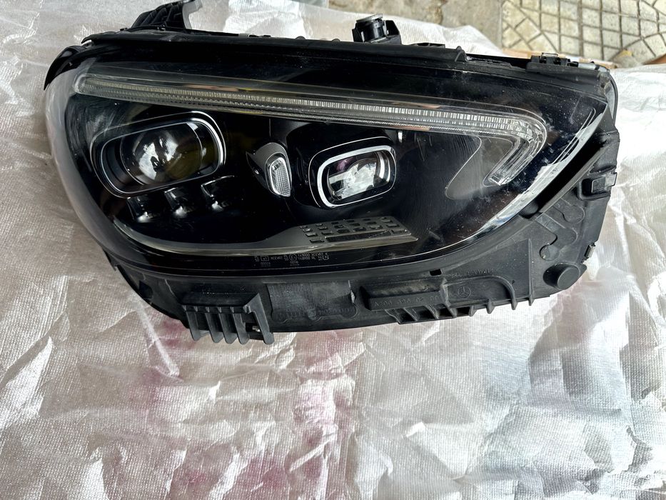 Десен фар Mercedes C-класа W206 Digital LED