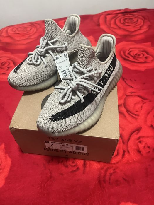 De vanzare adidasi yeezi. Boost 350.  v2