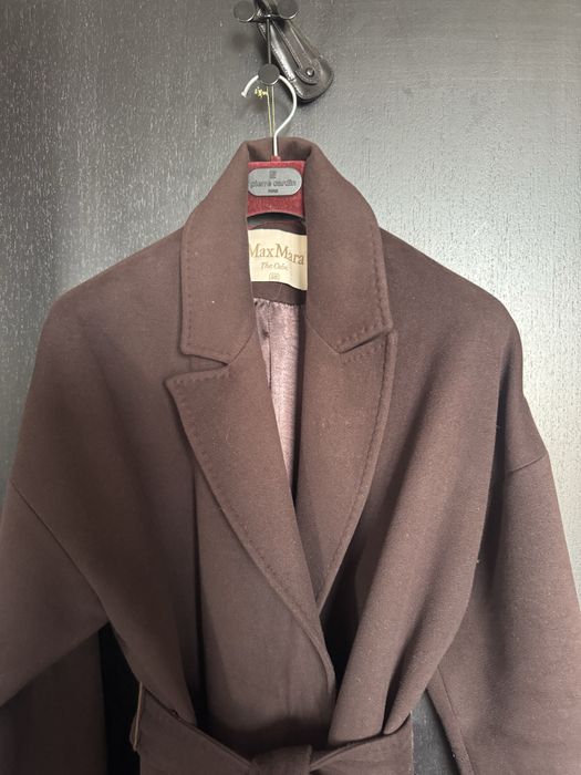 Палто на Max Mara в модерния за сезона кафяв цвят