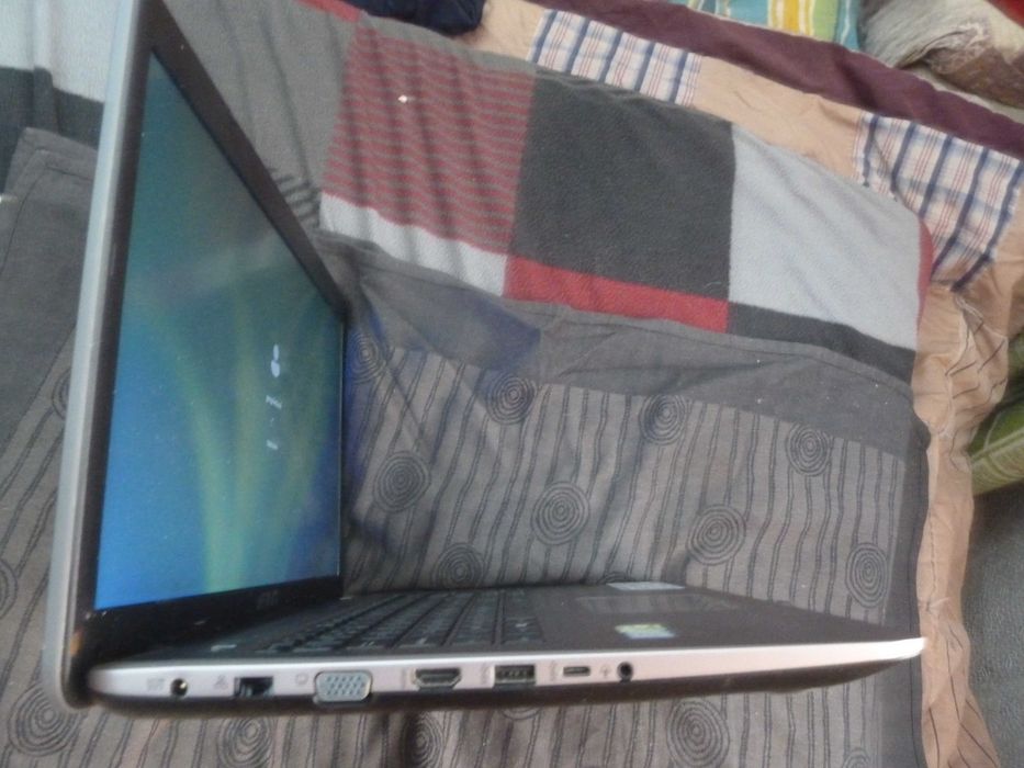 laptop asus ecran 17,3 inch full hd,intel I7-7500 QUAD CORE,ram 8gb ddr4,hard ssd 120gb nou,video 2gb nvidia