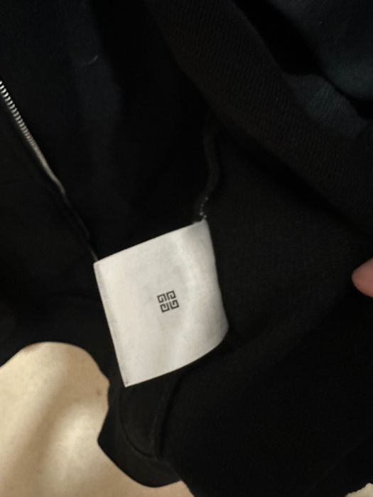 Vând hanorac givenchy L merge și pt M