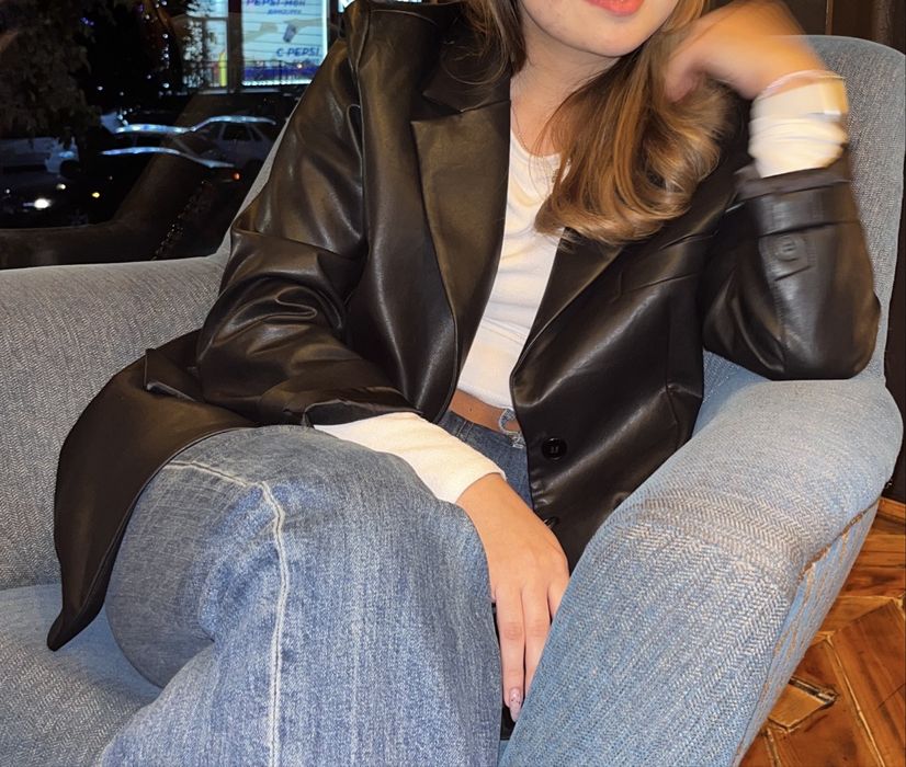 Кожаный пиджак черный