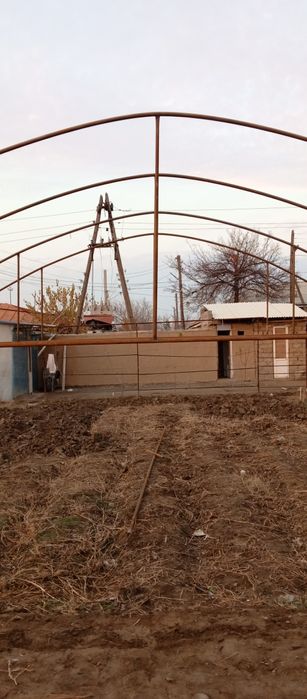 Issiqxona sotiladi narxini kelishamiz