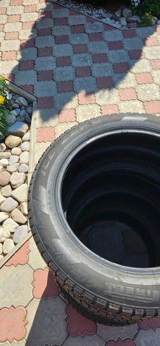 Зимние шины б/у: Pirelli Ice Zero, 235/55/R20