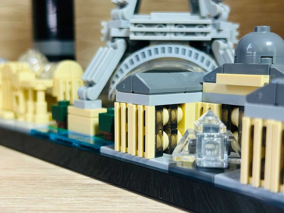 LEGO Architecture Paris 21044, 649 piese
