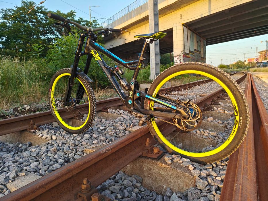 Bergamont Straitline Team 27.5 DH колело, Dorado Pro, Fox Float X2