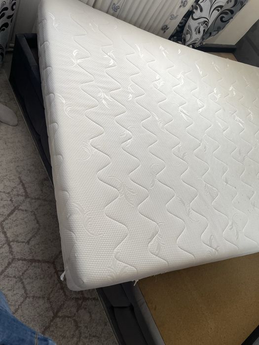 Vand saltea ,foarte putin folosita ……………………………………