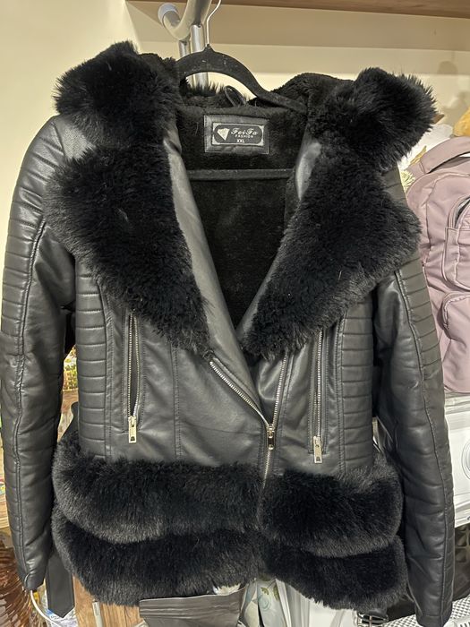 Зимно яке с яко от изкуствен косъм Гръдна обиколка 50ст Дължина-60 ст