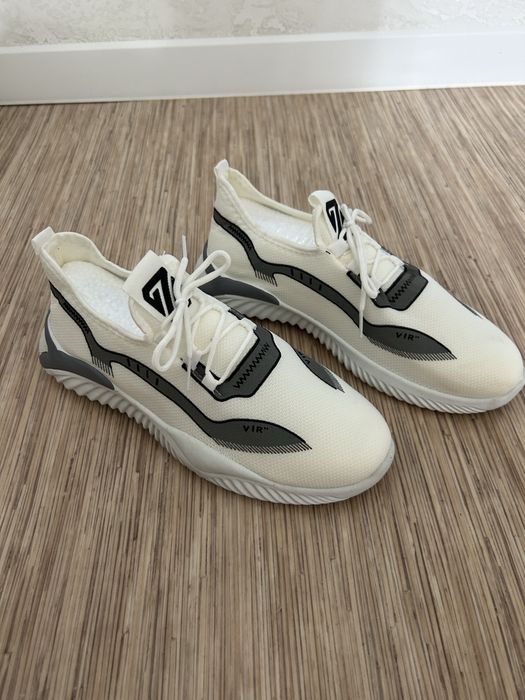 Кроссовки новые