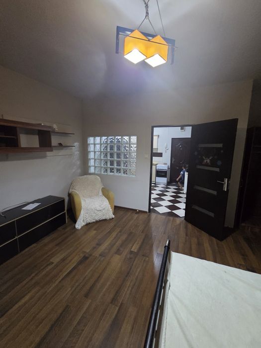 Proprietar închiriez apartament cu o cameră în zona Lipovei