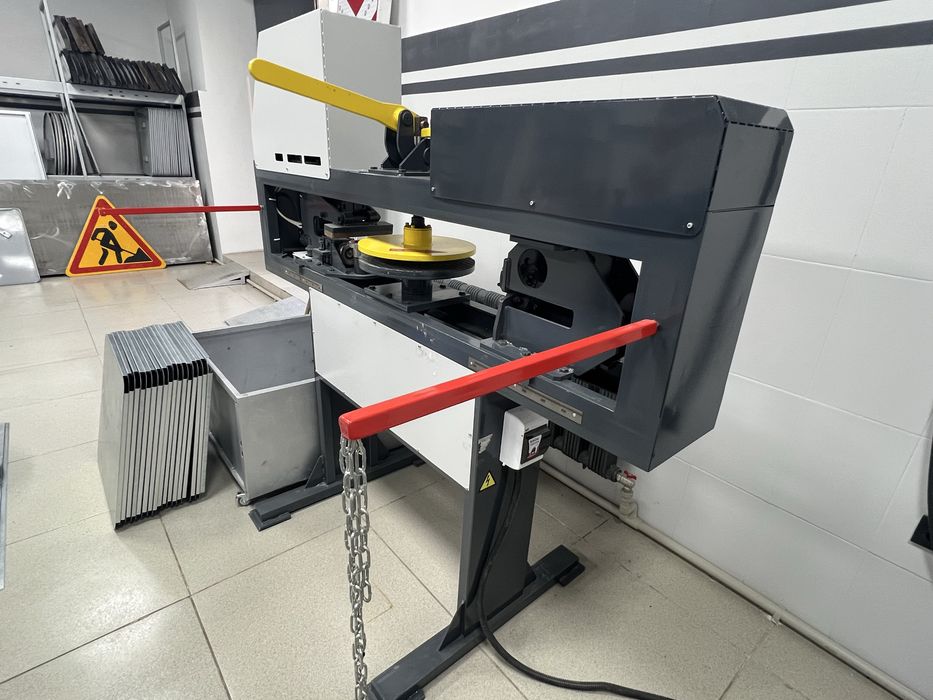 Дорожные знаки, конусы