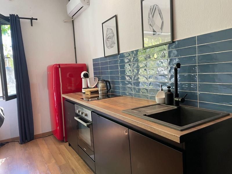 Дава се под наем Тристаен апартамент в София, Център - 60 кв.м за 800 € - Снимка #4