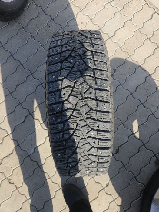 Продам шины Bridgestone Blizzak Spike-02