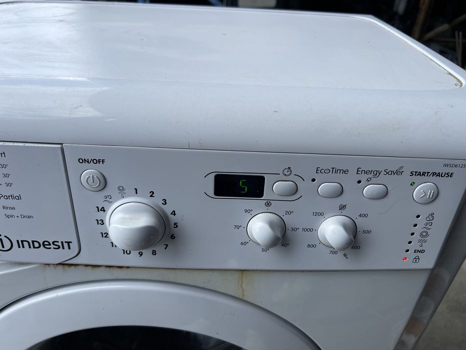 Продавам на части пералния indesit