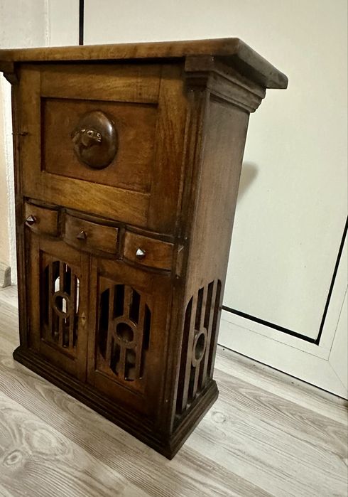 Старинен шкаф орех дърворезба