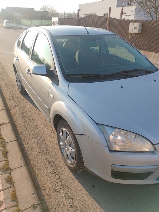 Vând Ford focus 2 1.4 benzina 2008 proprietar fiscal pe loc Citiți Tot