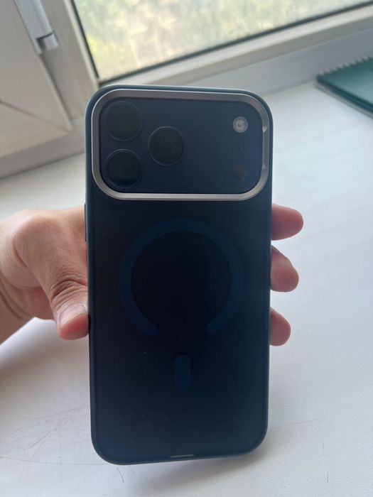 Продам Б/У Iphone 17 pro max 256 гб