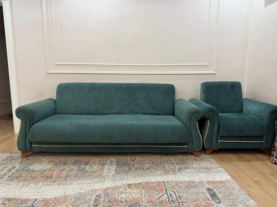 Диван с креслом.