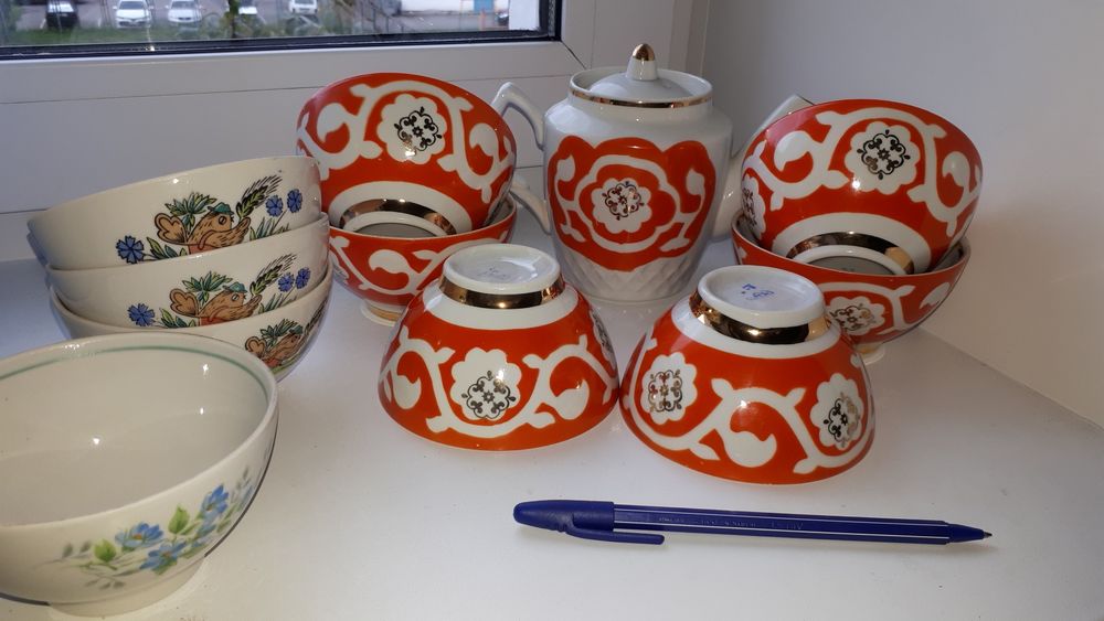 Сервиз чайный.сливочник.пиалы.пепельница ссср