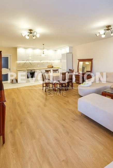 Дава се под наем  в Варна, Център - 130 кв.м за 1196.97 € - Снимка #1