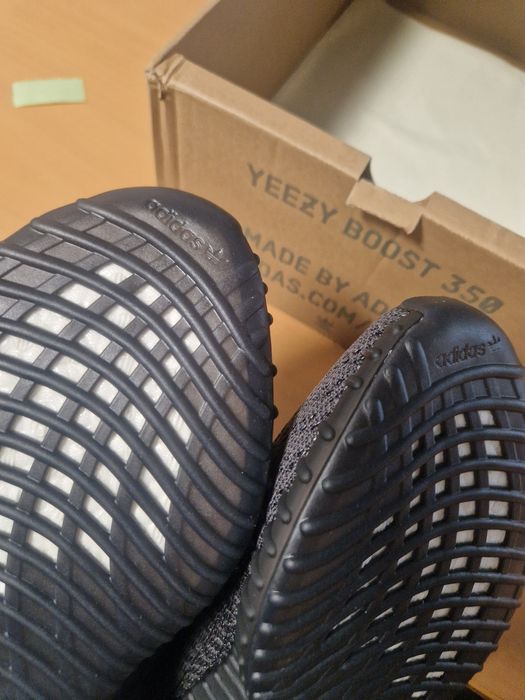 Vand  Yeezy Boost nr 42 cu 26.5 cm