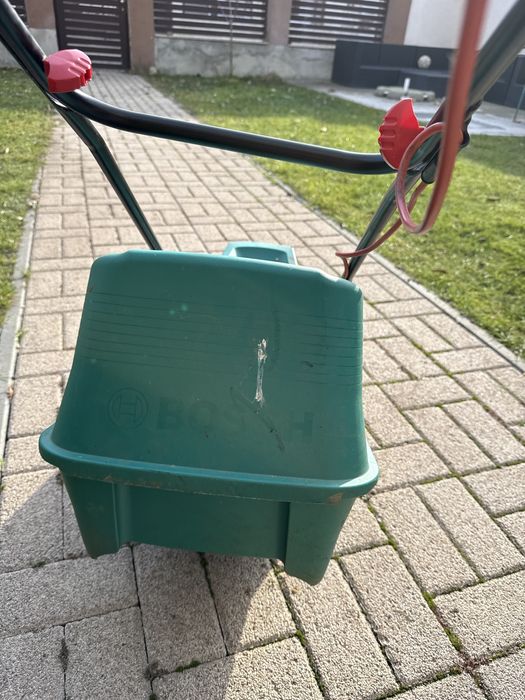 Masina de tuns iarba Bosh ARM3400