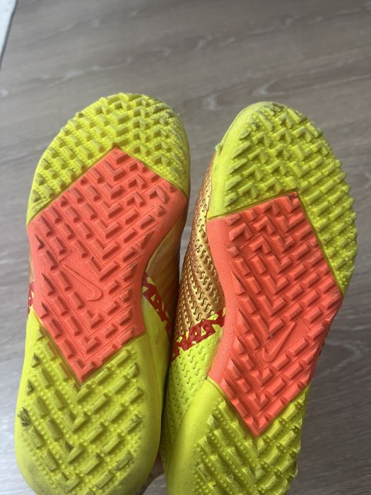 Бутсы футбольные