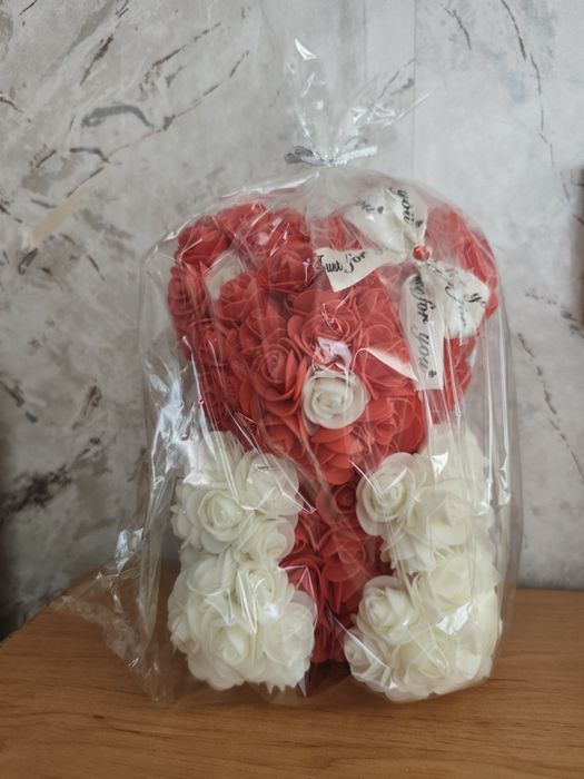 Мече от рози  Перфектен подарък + сърца