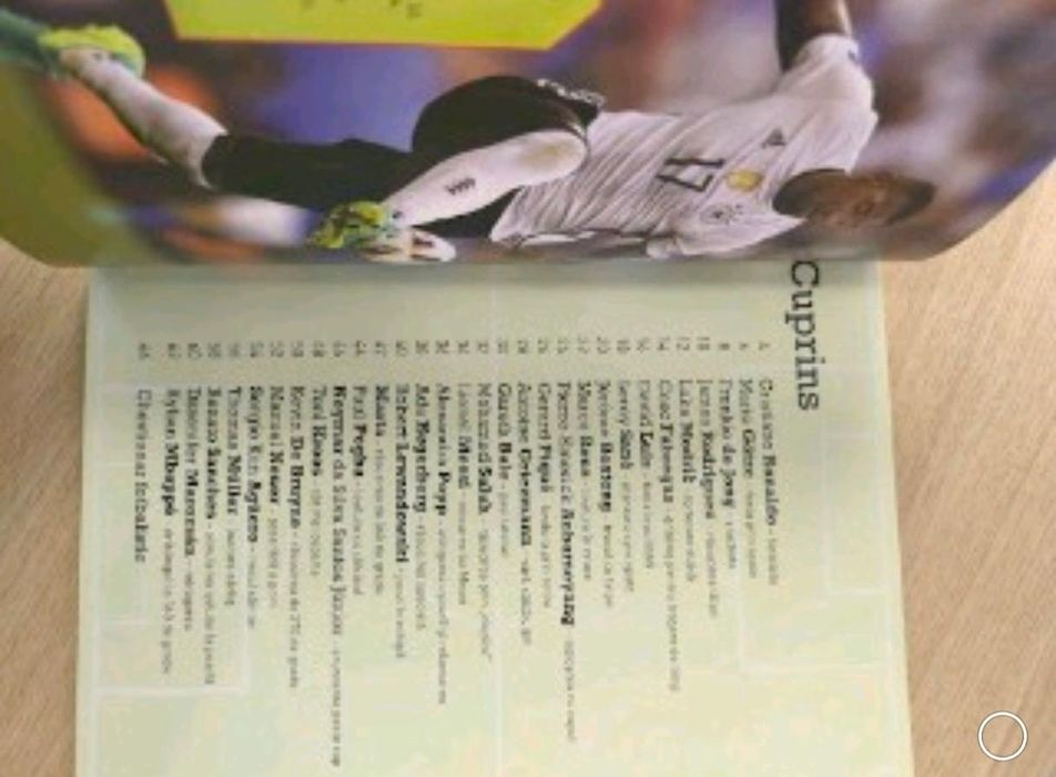 Carte Cele mai bune trucuri in fotbal