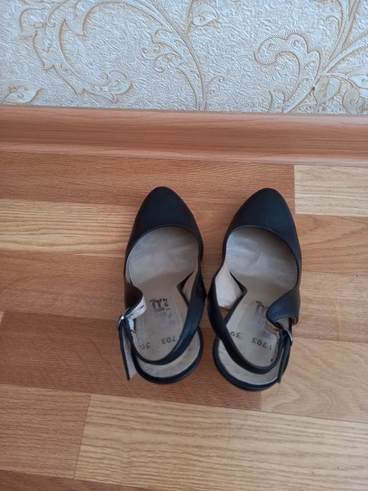 Босоножки кожаные