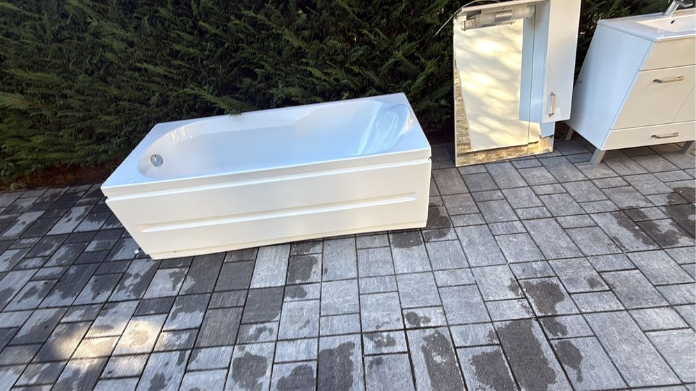 Mobilier pentru baie si cada