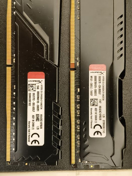 Vând RAM DDR4 8GB 2400/2666 Kingston HyperX Fury