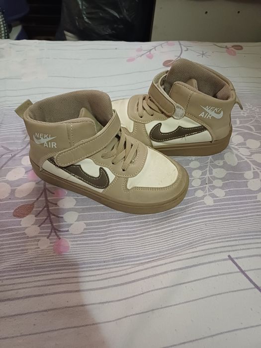 Продаю кроссовки