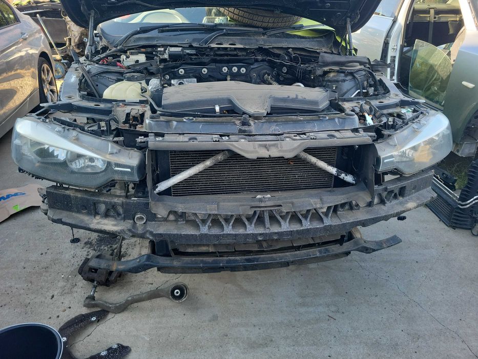 Tragar,calandru bmw f30 Piese Dezmembrez Dezmembrari BMW F30