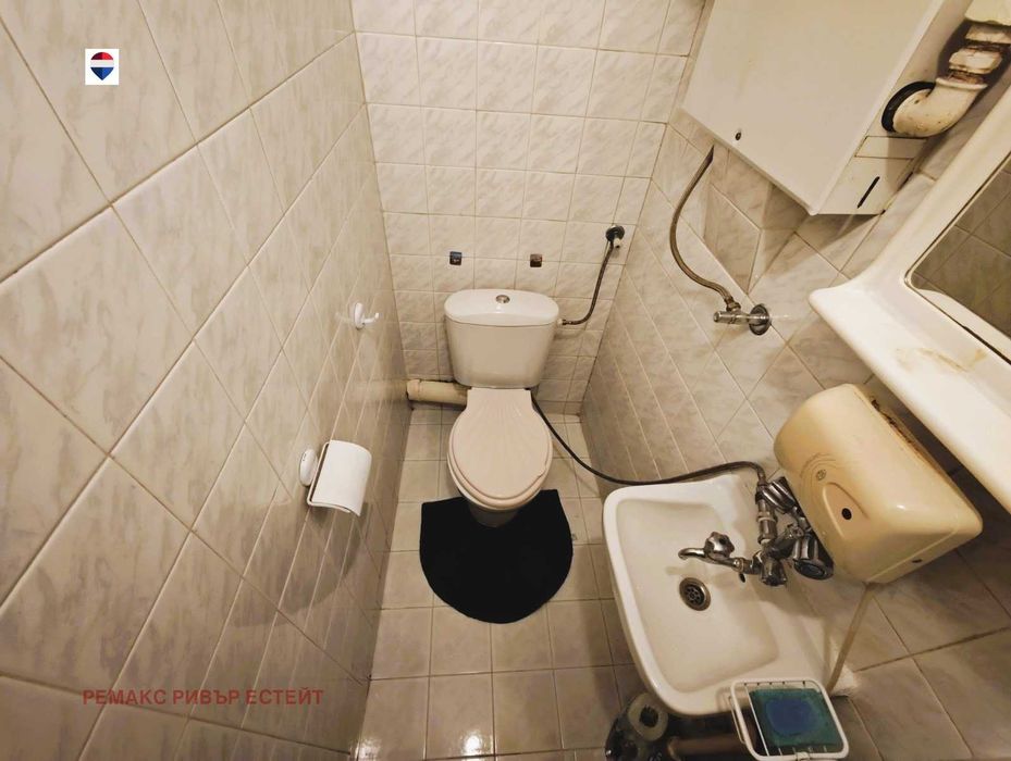 Тристаен апартамент с паркомясто за продажба кв. Хъшове