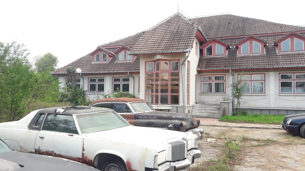 Vand imobil rezidențial suprafata  construita 2450 m piscina interioar