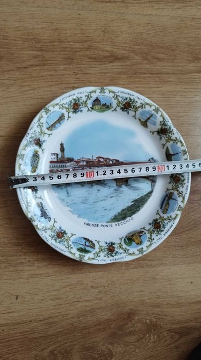 Красива порцеланова чиния от Флоренция Италия.