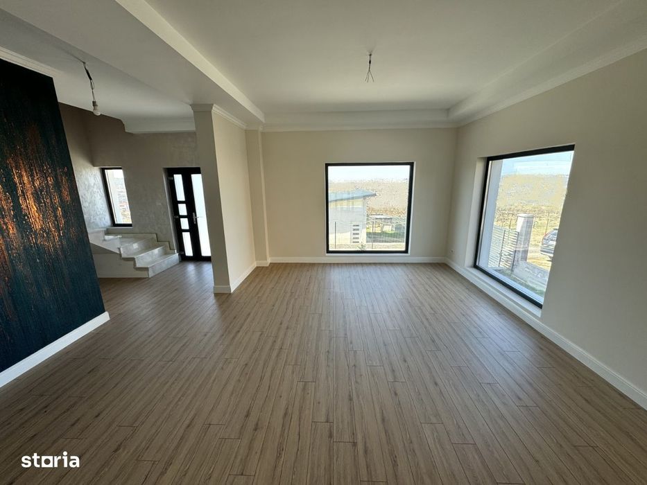 5 camere! CANALIZARE! Incalz in pard! Vila Tomesti