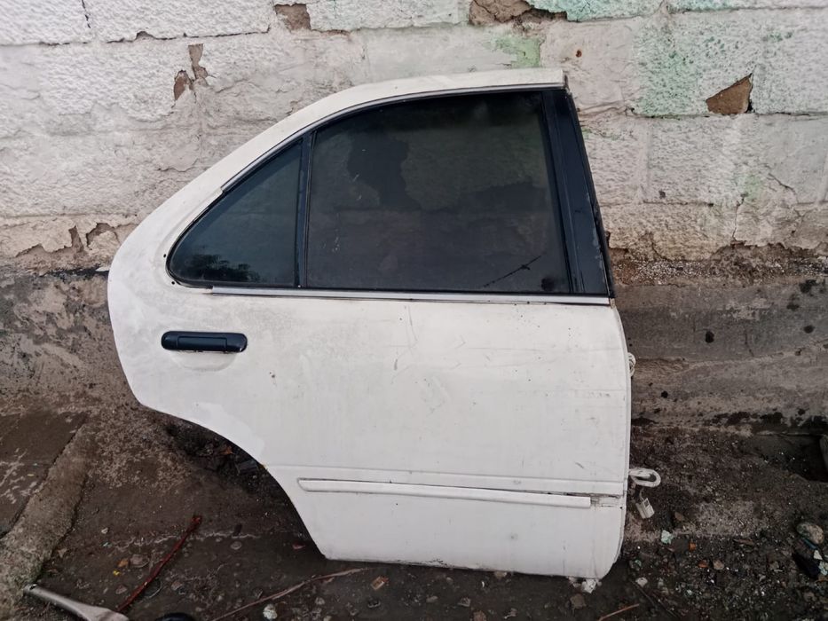 Nissan Sunny B14 двери