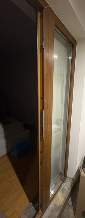 Ușă de exterior PVC cu geam lateral termopan – stare foarte bună